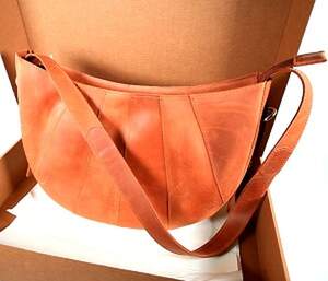 Жіноча сумка Blanknote з натуральної шкіри коньячного кольору
